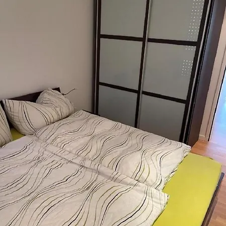 35 Orizia شقة *